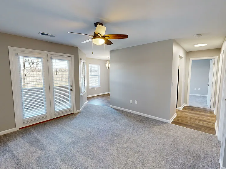 Burlington Oaks Apartments — Photo 30