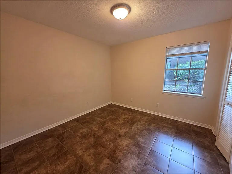 521 Evergreen Rd — Photo 10