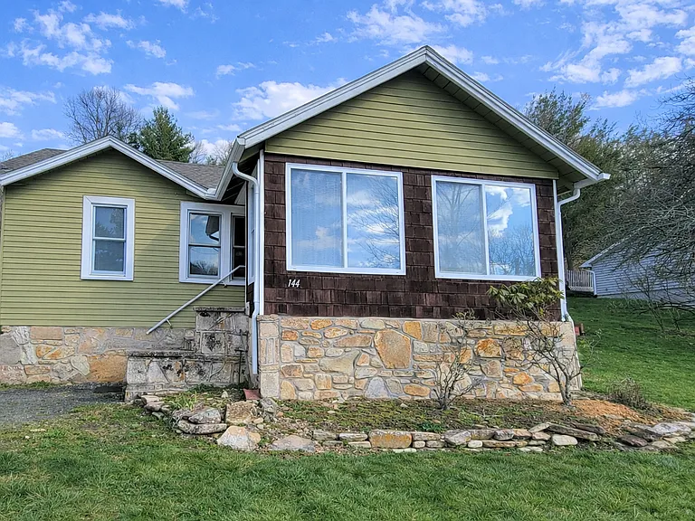 144 Azalea Way — Photo 1