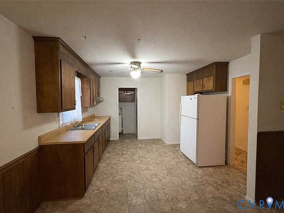 3rd image of 4004 Gloucester Dr