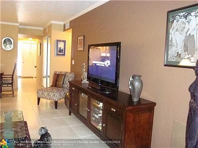 2nd image of 2059 SW 15th St APT 219