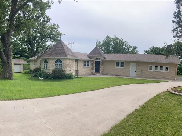 15423 Jacob Ave, Grinnell, IA 50112