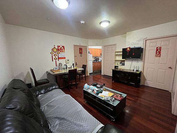 5th image of 104-33 39th Ave #1B