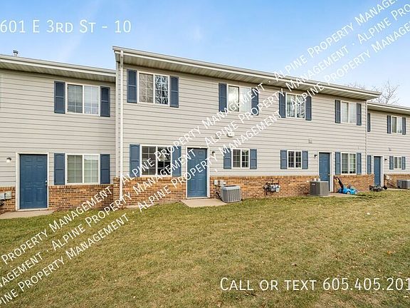 3rd image of 4601 E 3rd St #10