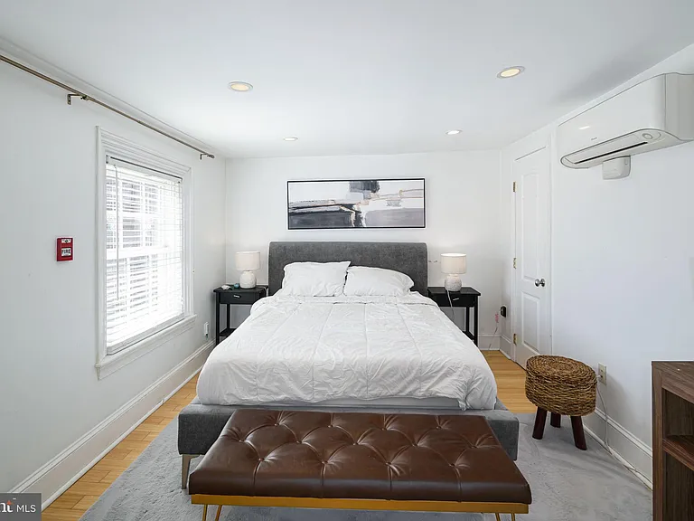 1514 Pine St #4F — Photo 9