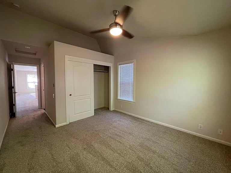 Exceptionally Spacious and Modernized 2x2 Townhouse w/Garage and Washer/Dryer Hookups! — Photo 29