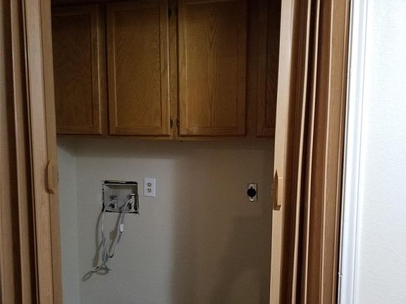 5th image of 6427 Royal Cedar Dr