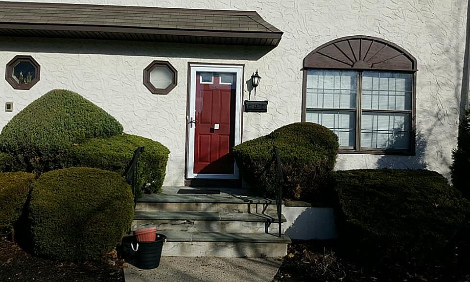 1st image of 44 Somerset Dr