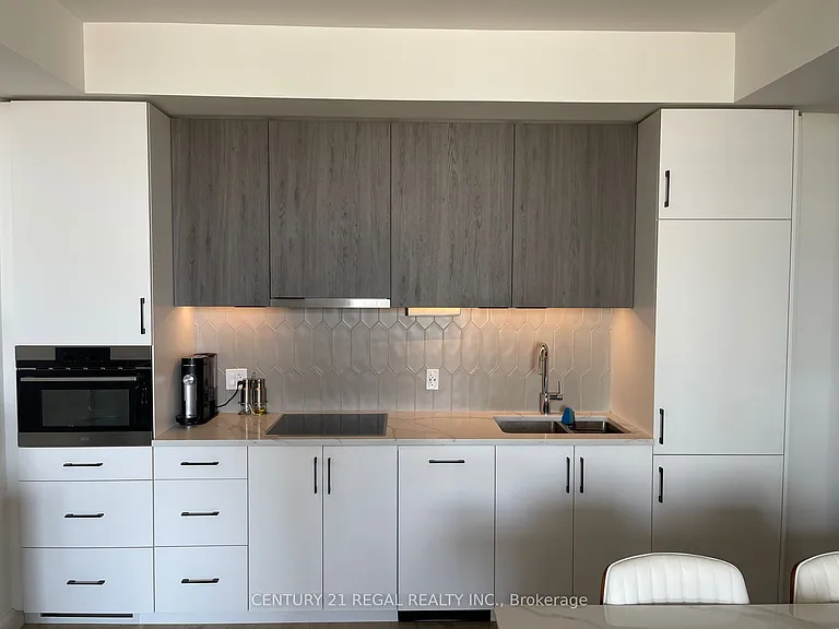 741 King St W #708 — Photo 10