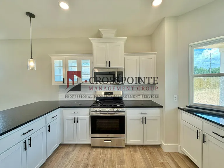 17430 Crossing Cir — Photo 6