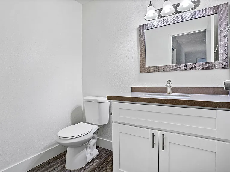 FH - Hilltop Apartments — Photo 13