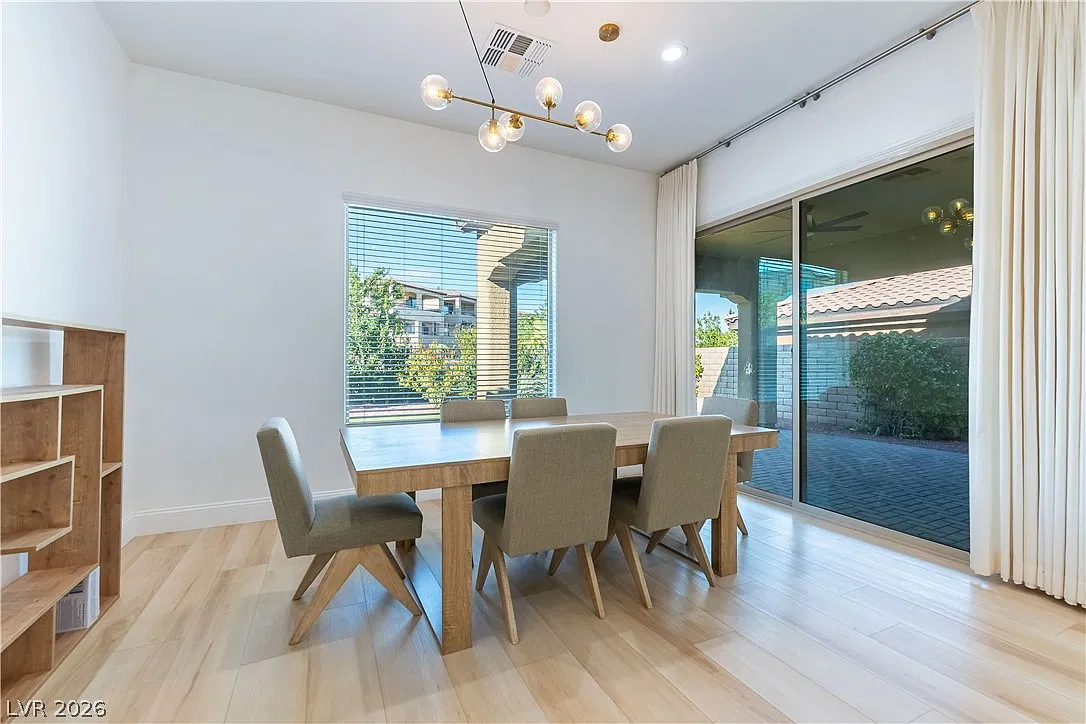 3 bed, 3.0 bath, 2152 sqft, $3,650 — Photo 3