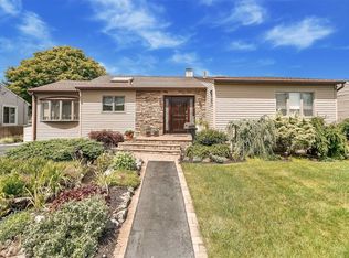 141 Morton Blvd, Plainview, NY 11803