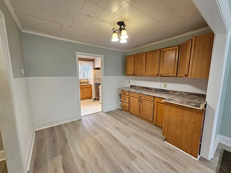 468 Hillcrest Ave — Photo 6