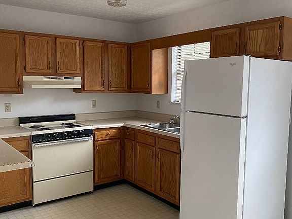 3rd image of 229 Doughty Dr