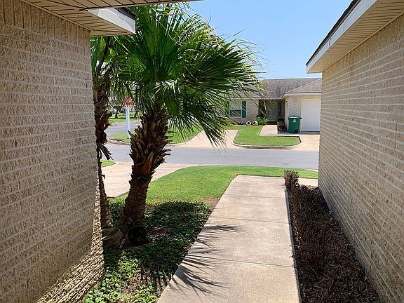 3rd image of 2 Pinehurst Dr