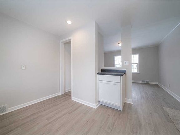 4th image of 2608 17th Ave