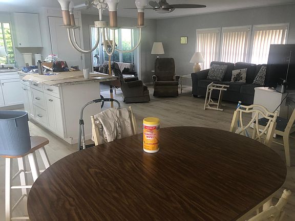 5th image of 36 King Arthur Dr
