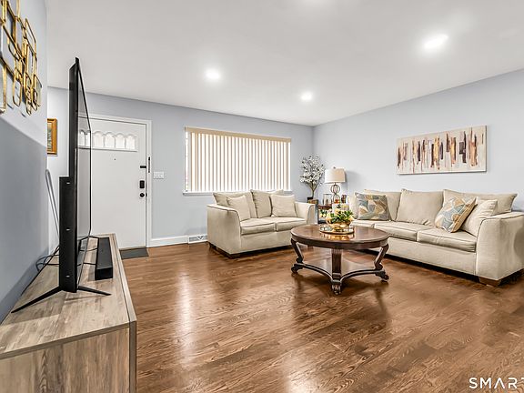 4th image of 40 Orangewood West #40