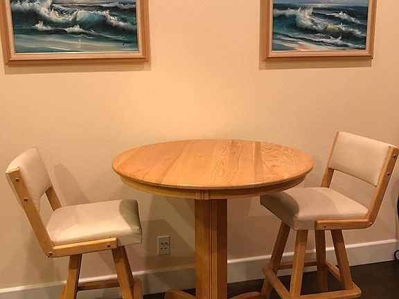 Dining area with recessed lighting for dimming option