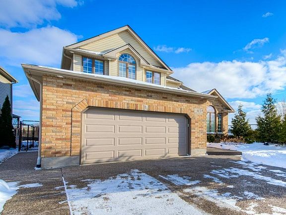 3rd image of 165 Essex Point Dr