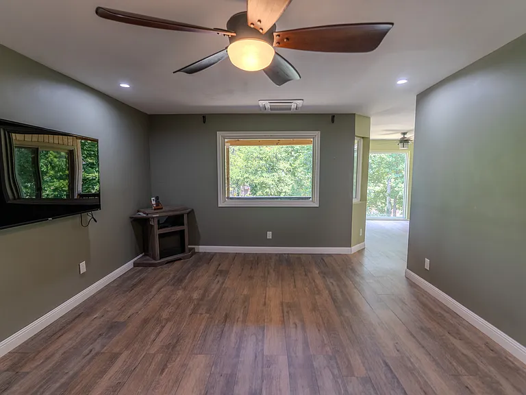 256 Greenbay Rd — Photo 8