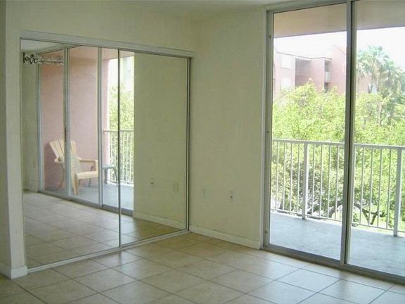 5th image of 3930 S Roosevelt Blvd #W207