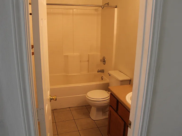604 N. Main — Photo 13