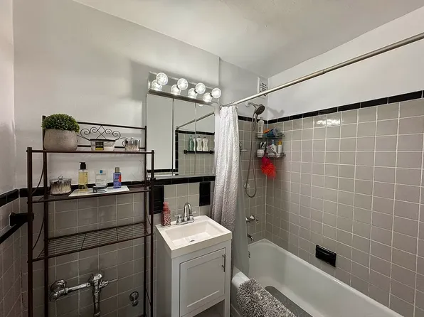 94-10 59th Avenue image 16 of 24