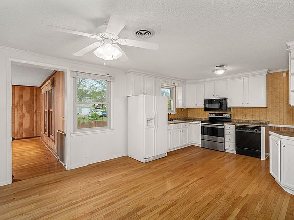 5th image of 525 Roosevelt Ave