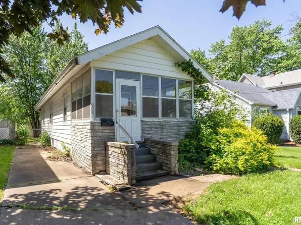 908 4th Ave, Silvis, IL 61282