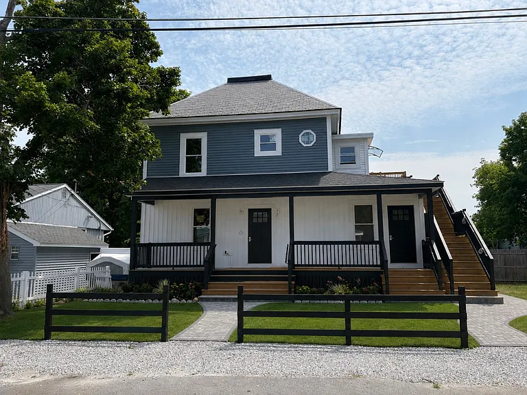 28 Houghton St #B — Photo 1