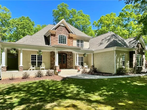 180 Rocky Cove Ln, Denton, NC 27239