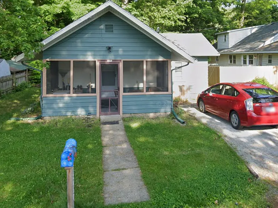 1805 Mayflower Pl