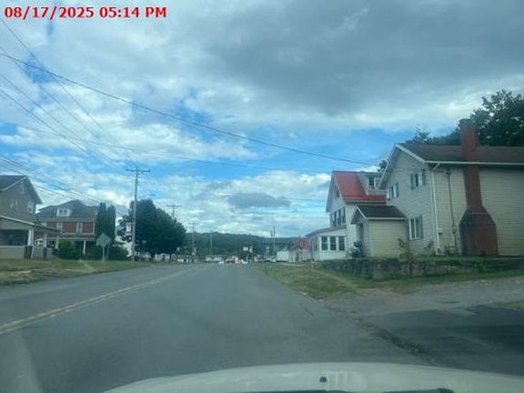 Exterior Neighborhood (street photo)