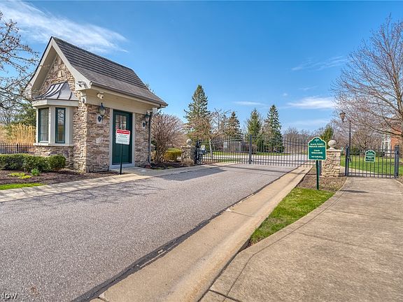 3rd image of 420 Acacia Cir