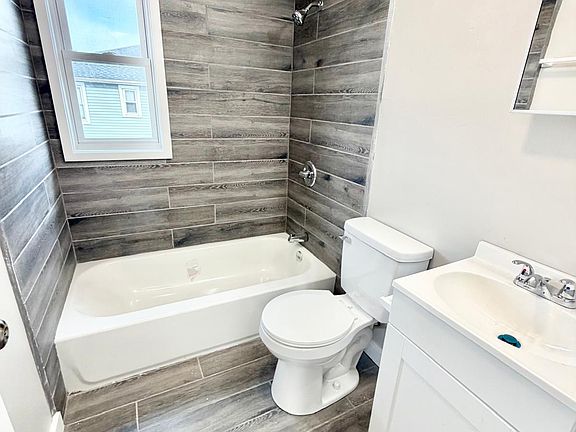 2nd image of 179 Quinnipiac Ave APT 1L