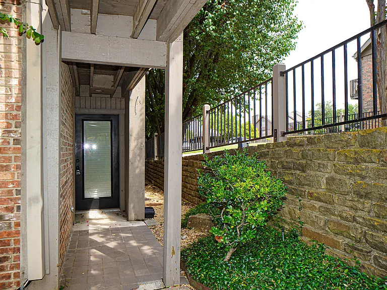 1121 Signal Ridge Pl — Photo 3