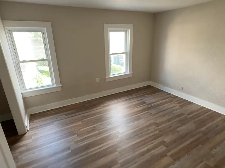 1014 Snyder Ave — Photo 9