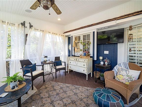 4th image of 2 Chadwick Ln