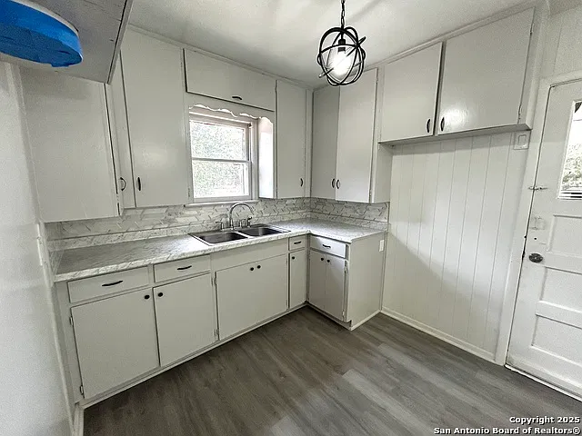 3 bed, 1.0 bath, 1146 sqft, $1,100 — Photo 2