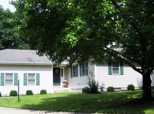 15 Roxbury Dr, Athens, OH 45701