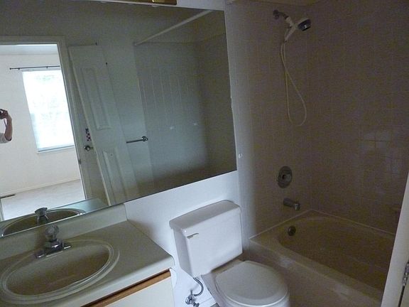 Upstairs front bedroom's bath