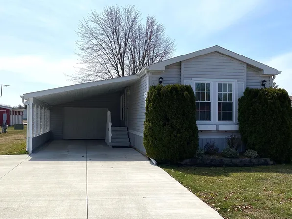 5669 Hidden Cove Ln, Smiths Creek, MI 48074