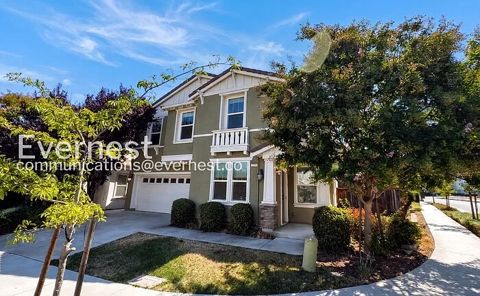 5 bed, 3.5 bath, 3161 sqft, $6,400 — Photo 2