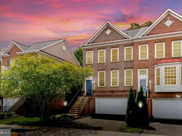 17574 Victoria Falls Dr, Dumfries, VA 22025