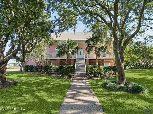 248 Lovers Ln, Ocean Springs, MS 39564