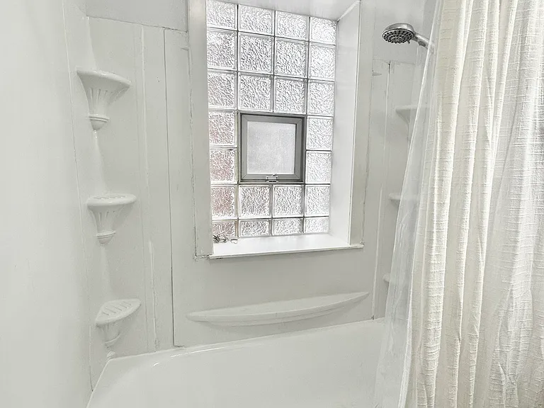 newly refinshed bathtub