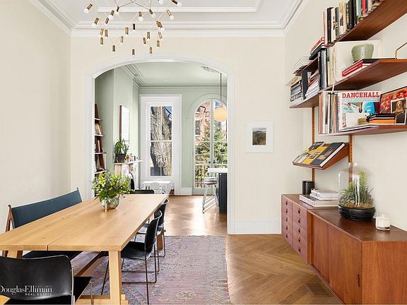 5th image of 47 Jefferson Ave APT 2