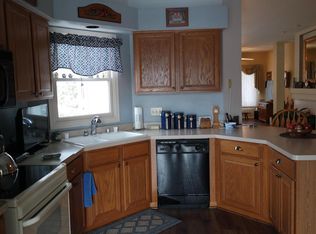 14017 Waterford Square Dr, New Berlin, WI 53151
